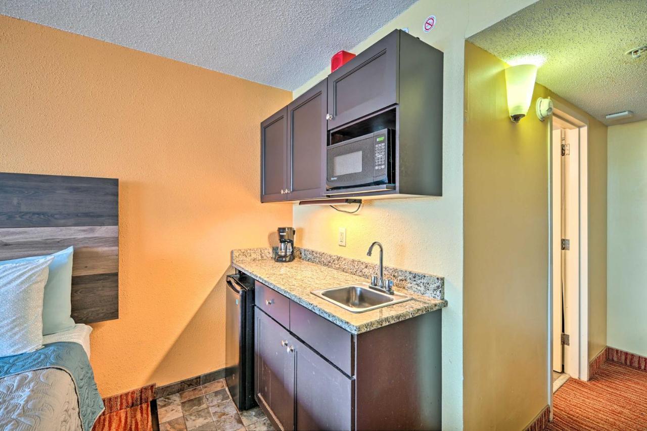 Convenient Myrtle Beach Studio With Balcony! Екстер'єр фото