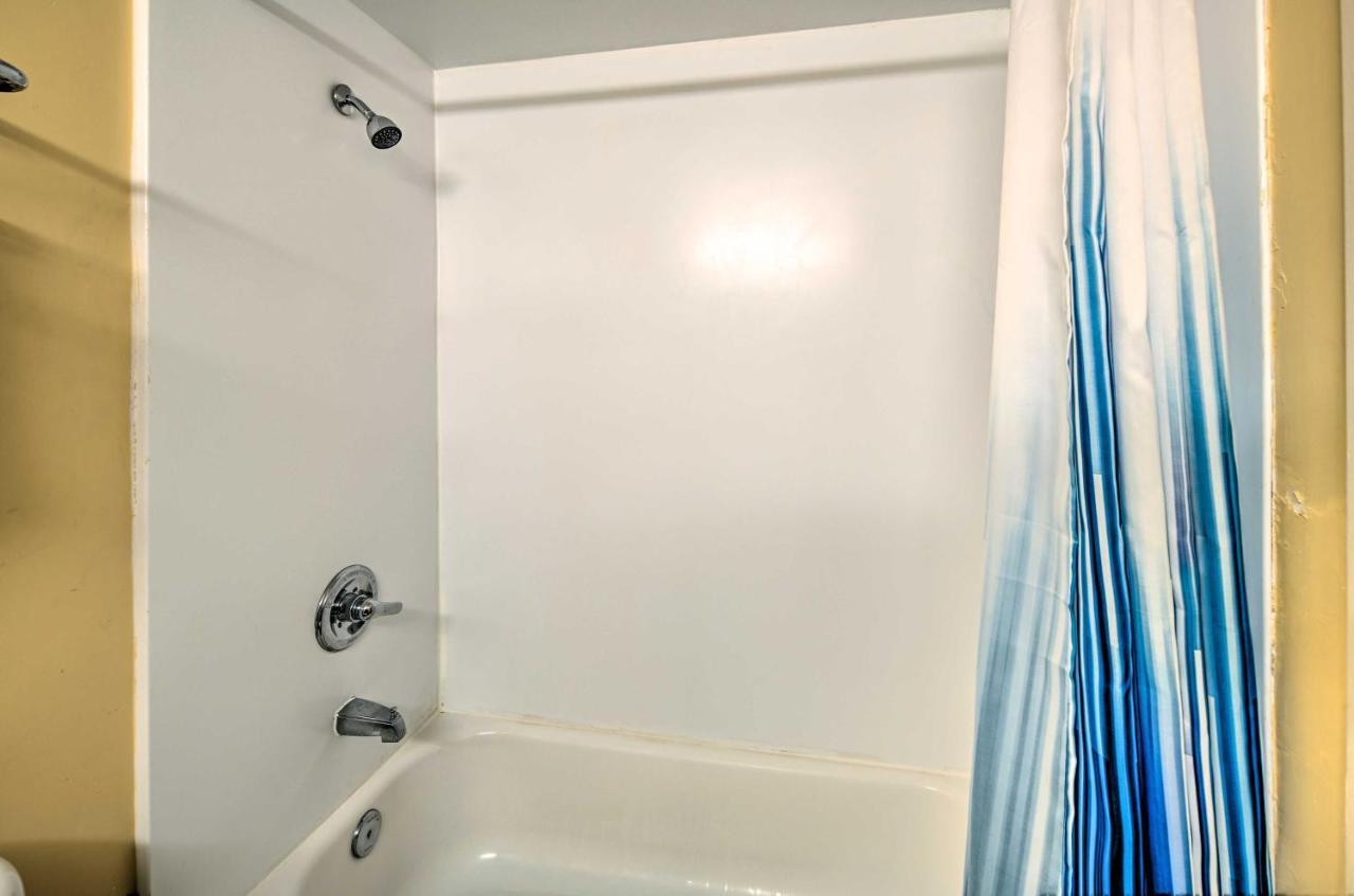 Convenient Myrtle Beach Studio With Balcony! Екстер'єр фото